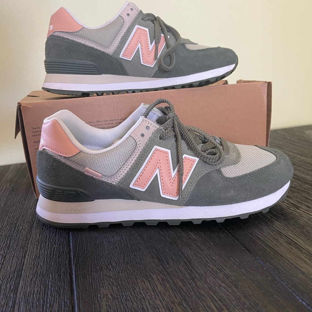 Womes’s New Balance 574 Casual Sneakers